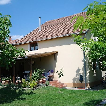 Nora Apartman Gyula Exterior photo