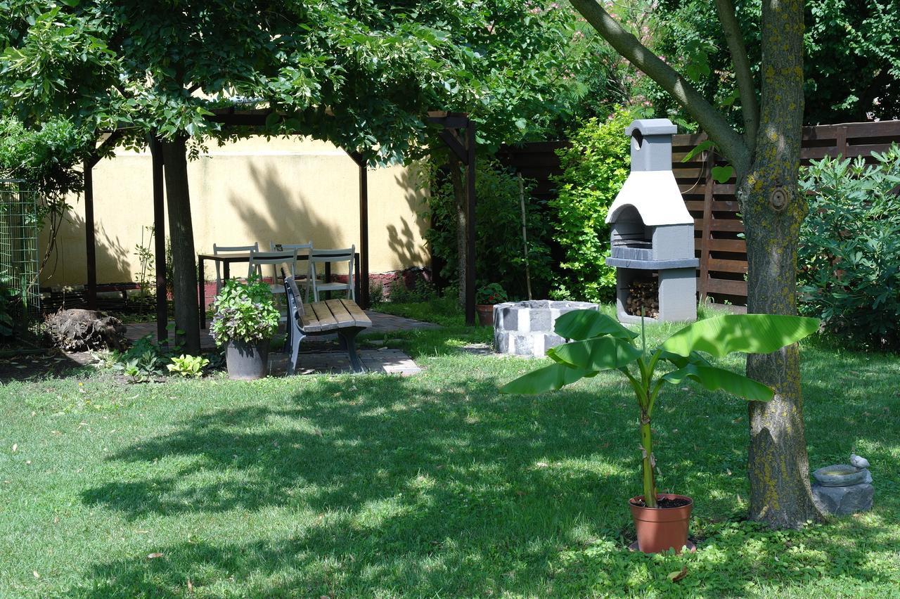 Nora Apartman Gyula Exterior photo